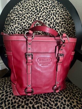 ❤️VIBRANT❤️ red ❤️Coach Legacy Gallery tote bag